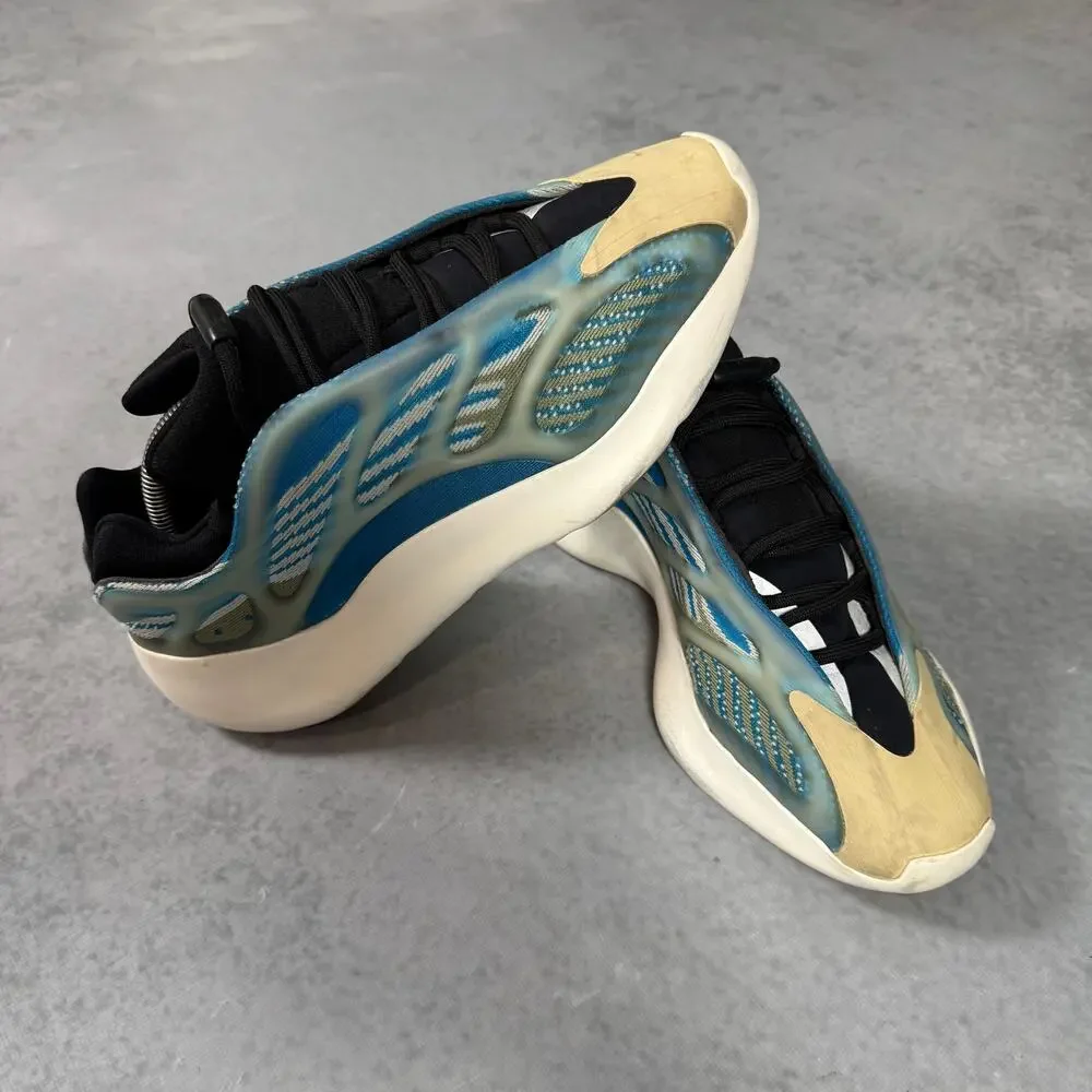 Adidas Yeezy 700 V3 Arzareth Sneaker Blue/Arzareth – Size: 9x